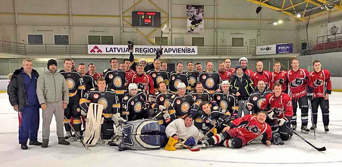 Хоккейная команда Белагропромбанка "Артель" – победители IV международного Рождественского турнира по хоккею памяти Сергея Жолтока.