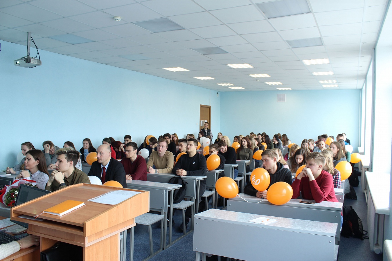 Студенты Международного государственного экологического института имени А.Д. Сахарова на презентации Белагропромбанка.