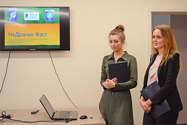  В рамках проекта «НеДраникLand» студенты БГУ Анастасия Смольская и Сивоха Кристина рассказали о фестивале «НеДраник Фэст»