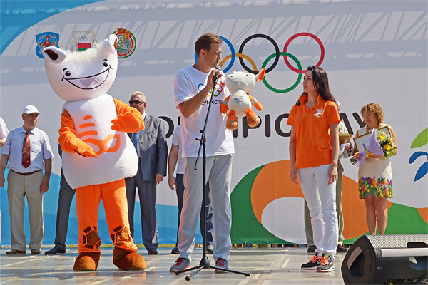 Самым ярким моментом официальной части спортивного праздника стала презентация талисмана олимпийской сборной Беларуси на Олимпиаде в Рио-де-Жанейро – Агрика