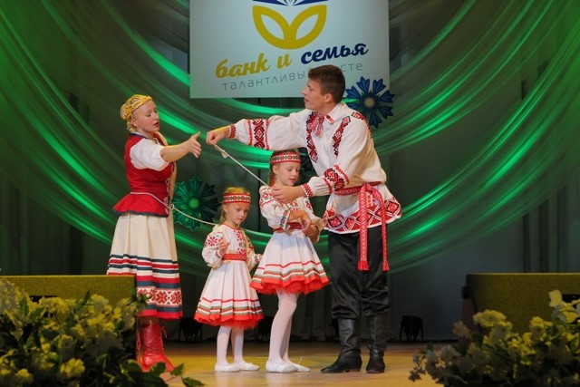 Семья Поплавских из Центрального аппарата ОАО «Белагропромбанк» – победитель в номинации «С танцем по жизни»