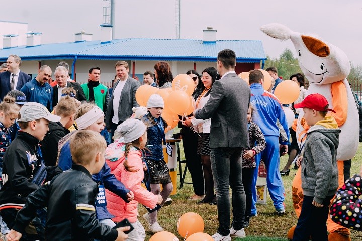 Почетные гости фестиваля посетили спортивно-развлекательную площадку Белагропромбанка