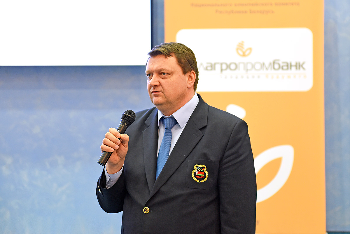 Олимпийский чемпион Дмитрий Довгаленок поблагодарил школьников за поддержку.