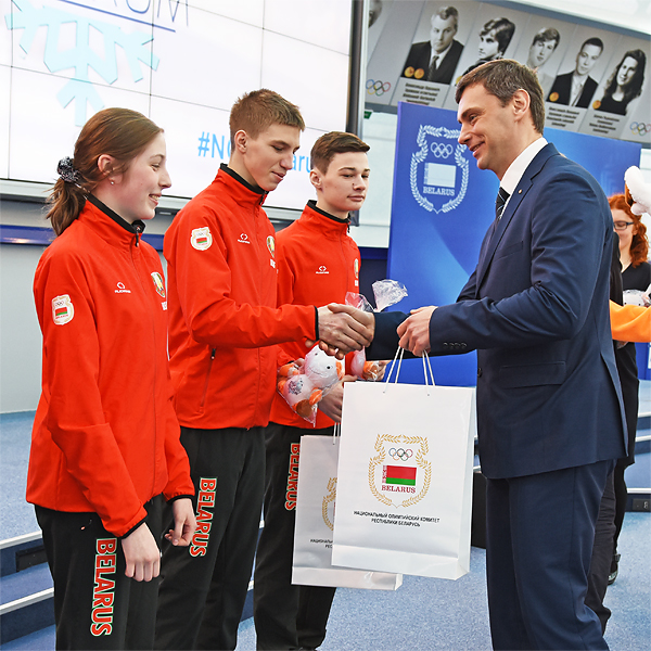 Всем членам белорусской олимпийской делегации были вручены мягкие игрушки Агрики