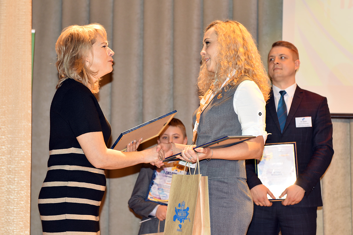 Награждение Юлии Таргонской, занявшей 2-е место в конкурсной программе "Белорусский мастер – 2018"
