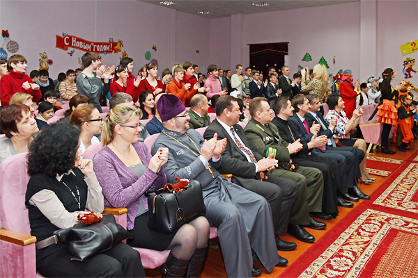 Участники республиканской благотворительной акции «Наши дети» поздравили воспитанников Червенского дома-интерната с наступающими новогодними праздниками