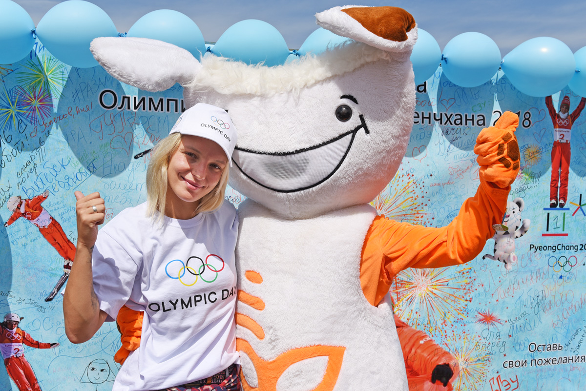 Олимпийская чемпионка Анна Гуськова на Международном олимпийском дне в СОК «Олимпийский».