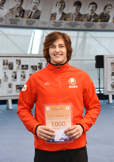 Участник юношеской команды по хоккею Михаил Ковалев поблагодарил Белагропромбанк за поддержку