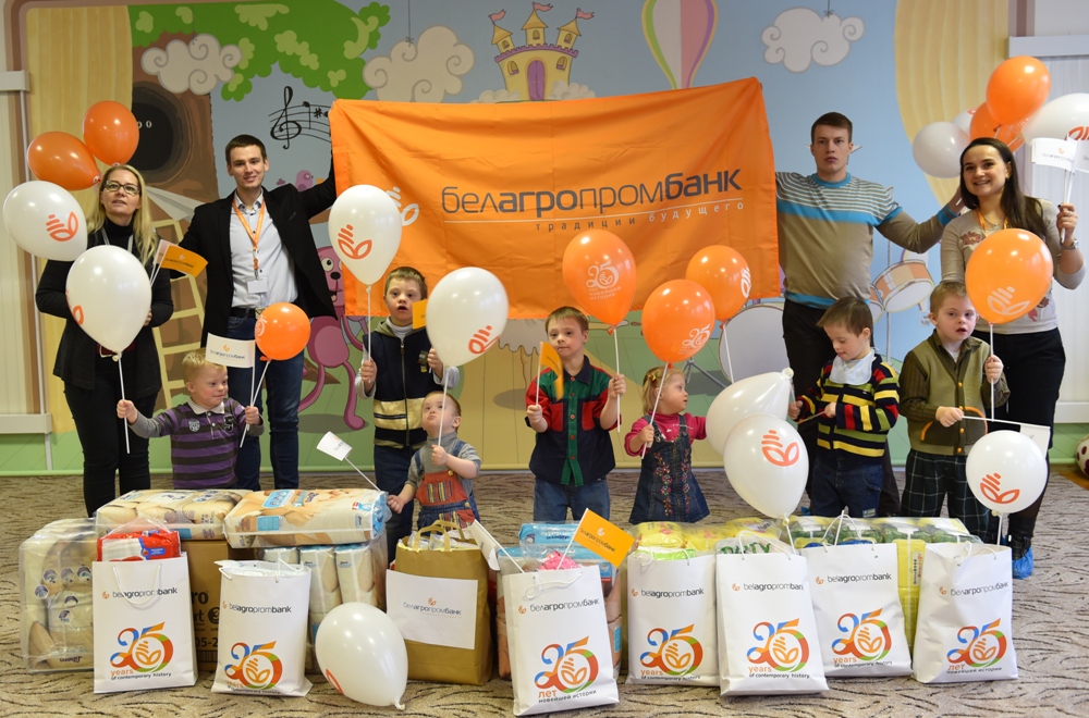 Все собранное сотрудниками Белагропромбанка в рамках благотворительной акции "Чудеса на Рождество" было передано в Детский дом №3