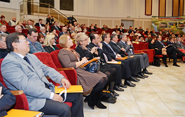 В конференции приняли участие хозяева сельских усадеб, представители республиканских и местных органов государственного управления, посольств, СМИ, белорусские и иностранные эксперты