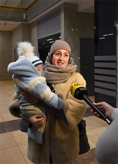 Участница акции «День рождения с Белагропромбанком» Карина Шалковская с сыном Мироном.