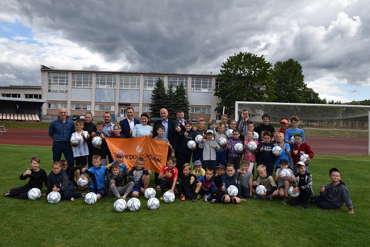 Белагропромбанк вручил 130 мячей школе олимпийского резерва «Березина» (г.Бобруйск)